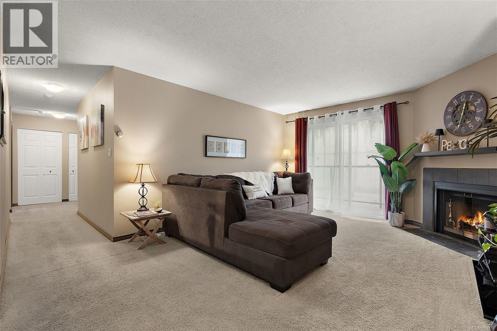 314 3255 Glasgow Ave, Saanich, British Columbia  V8X 4S4 - Photo 3 - 1052117