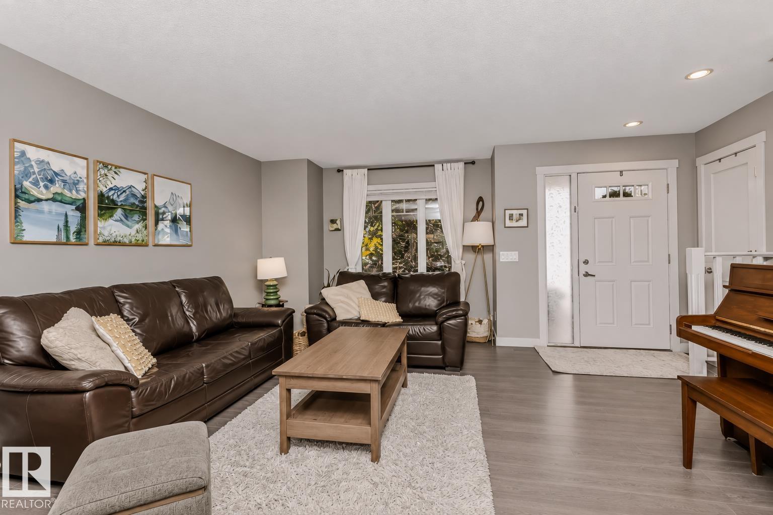 2115 TRUMPETER WY NW