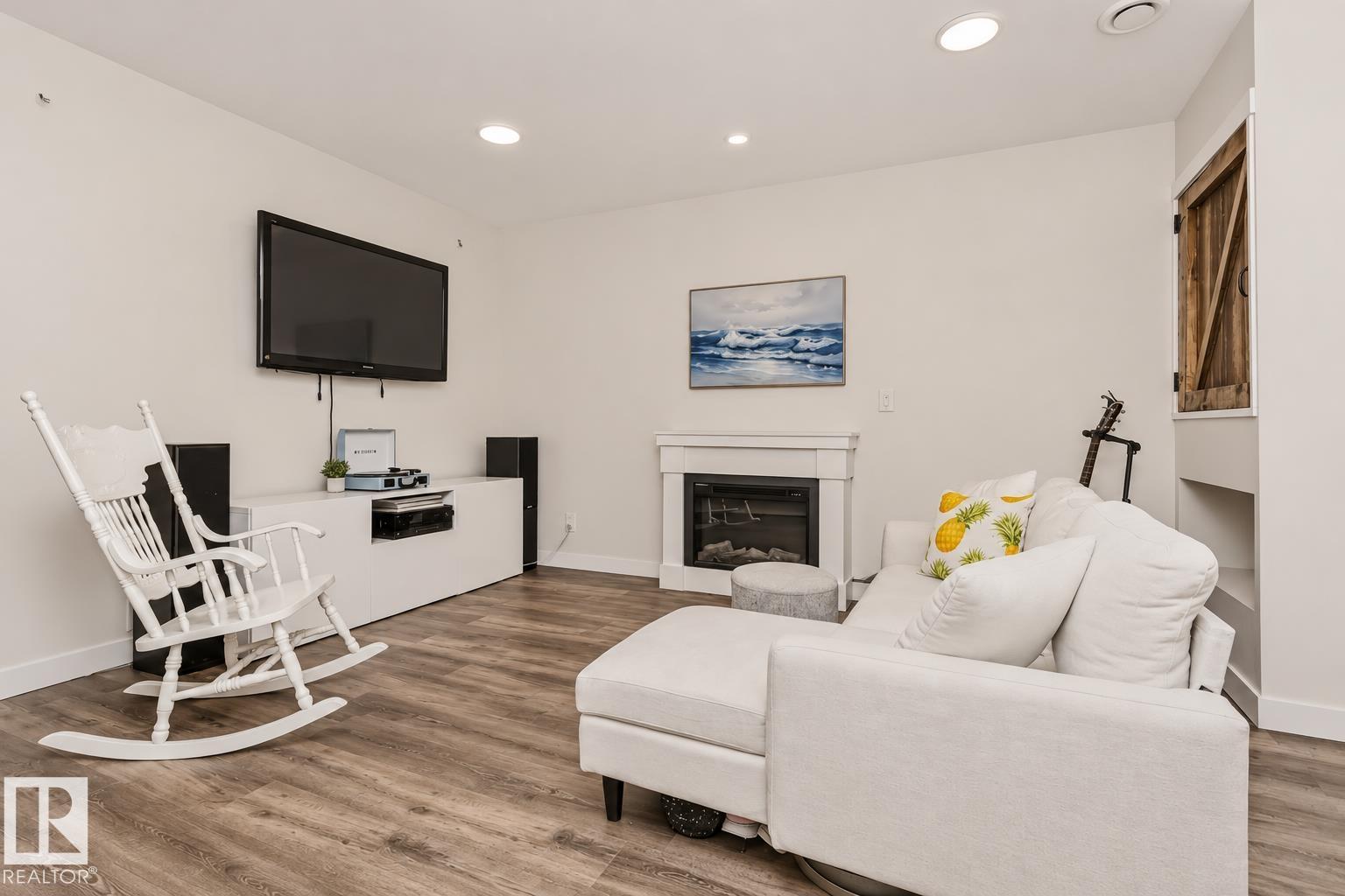 2115 TRUMPETER WY NW
