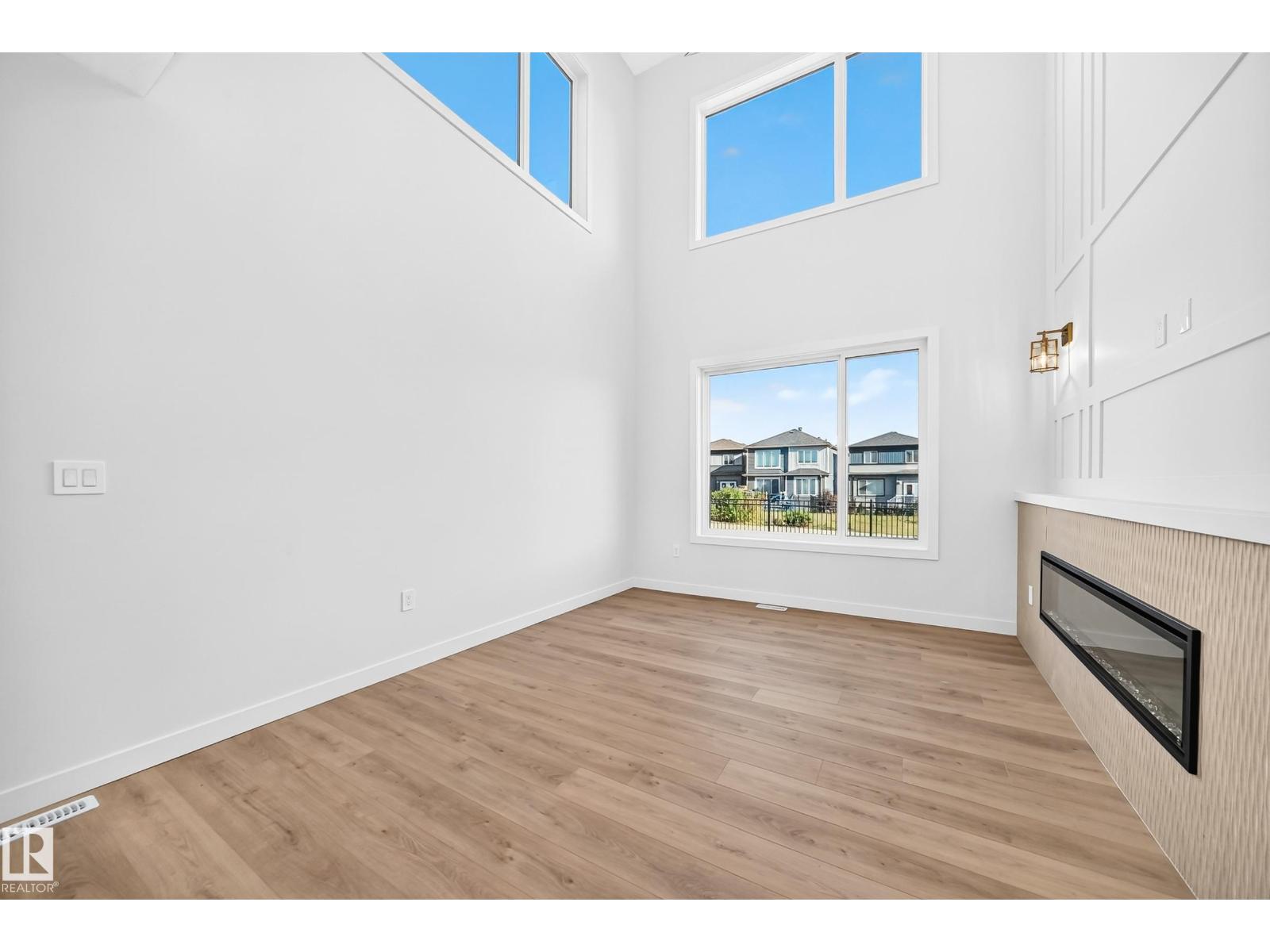 8603 224 ST NW