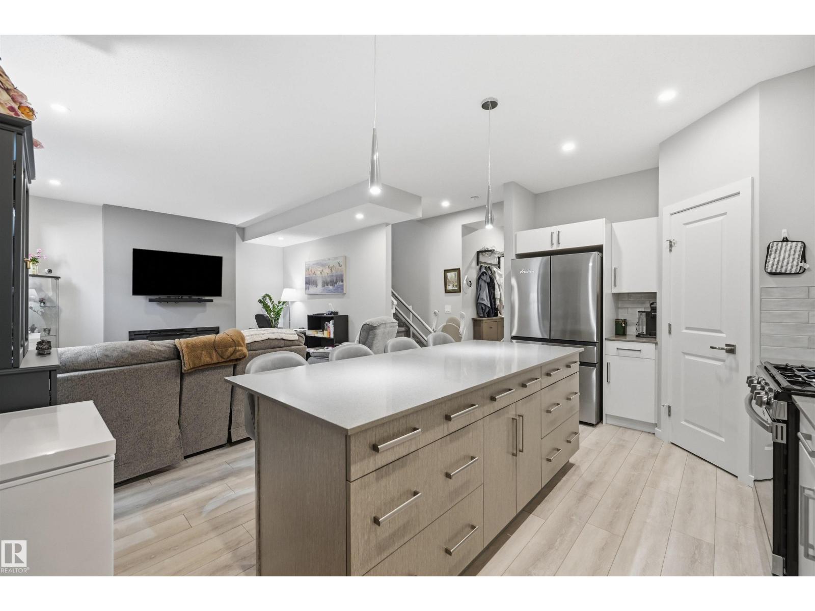 168 LARCH CR