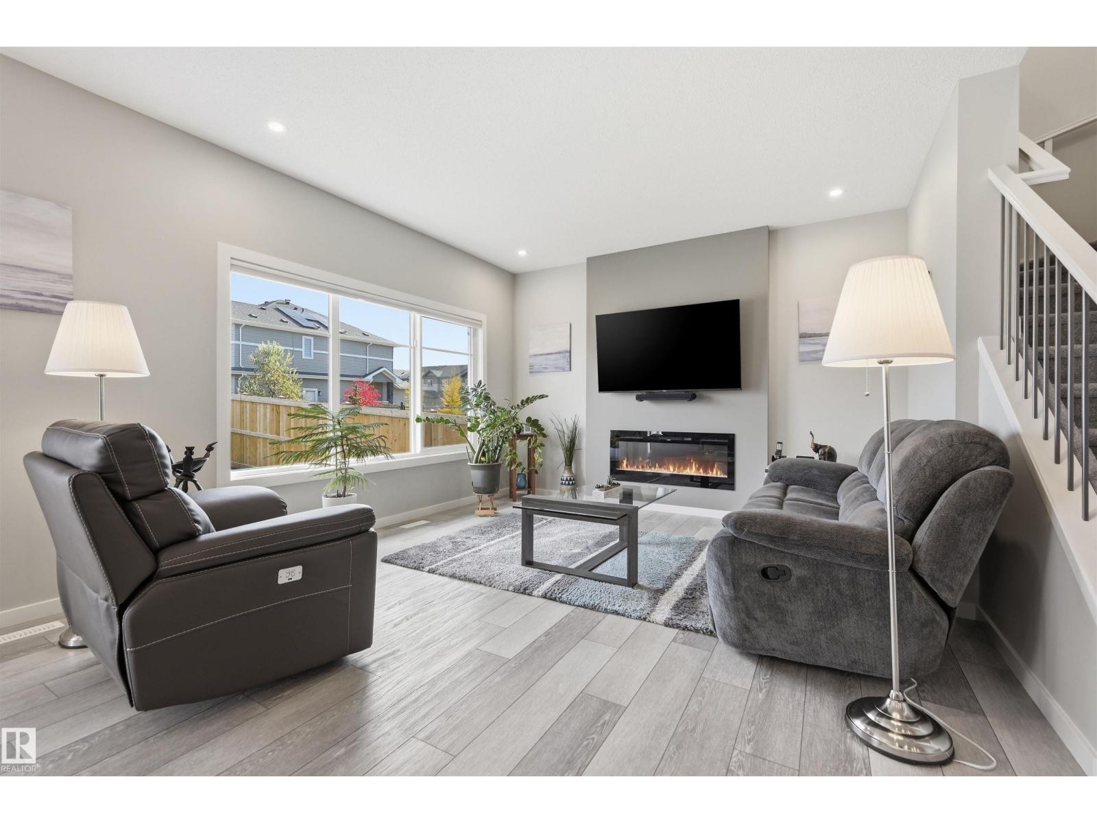 168 LARCH CR
