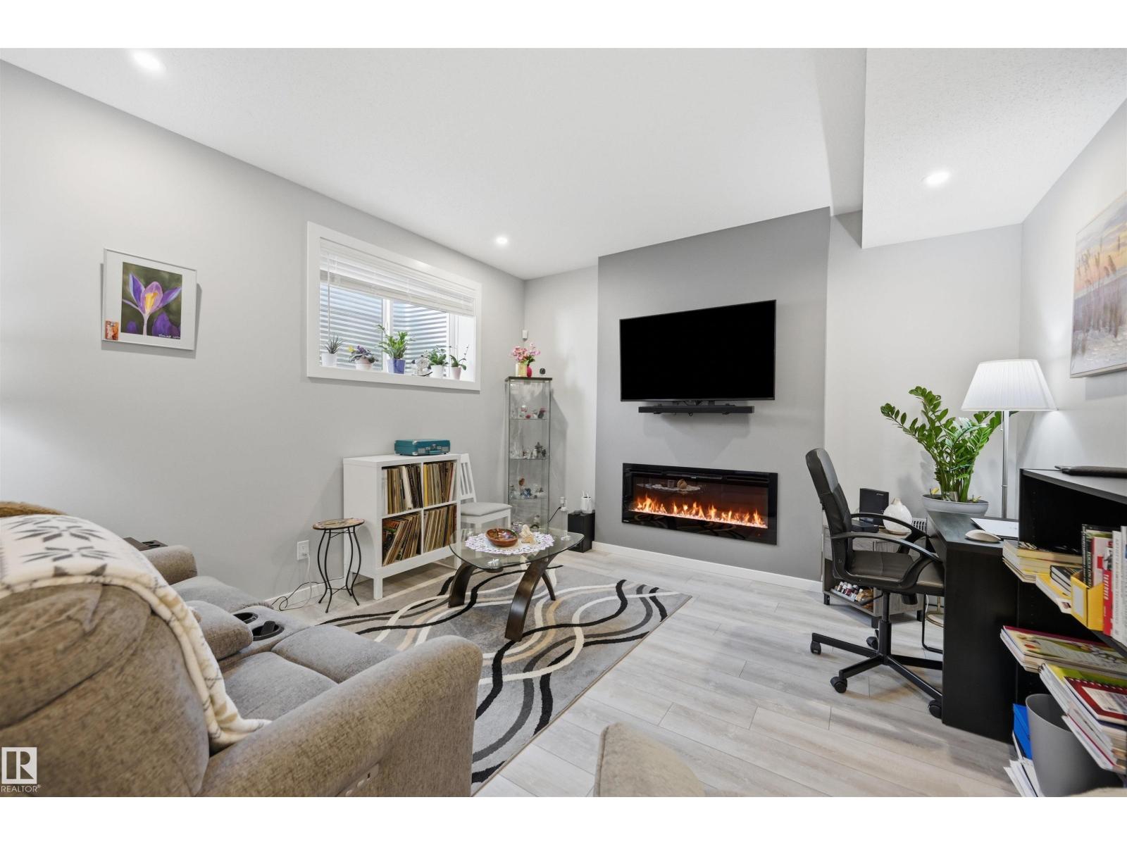 168 LARCH CR