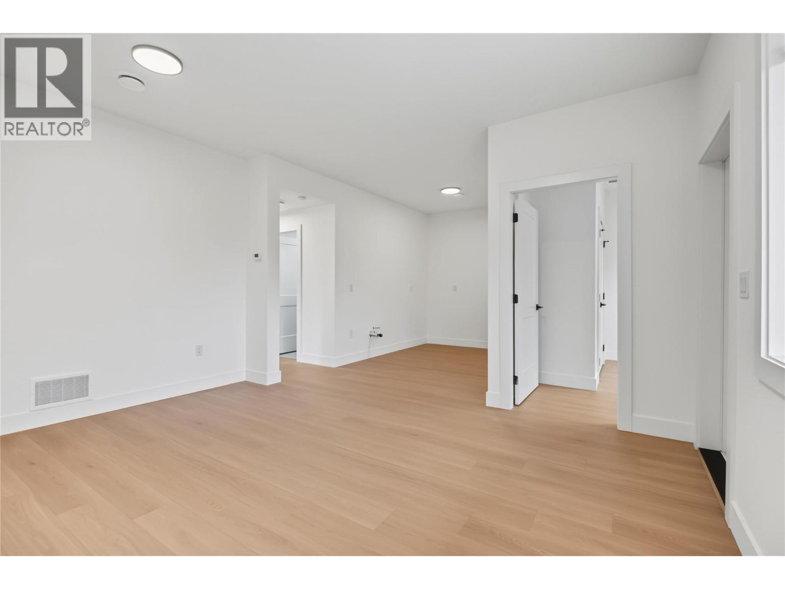 302 Sumac Road W