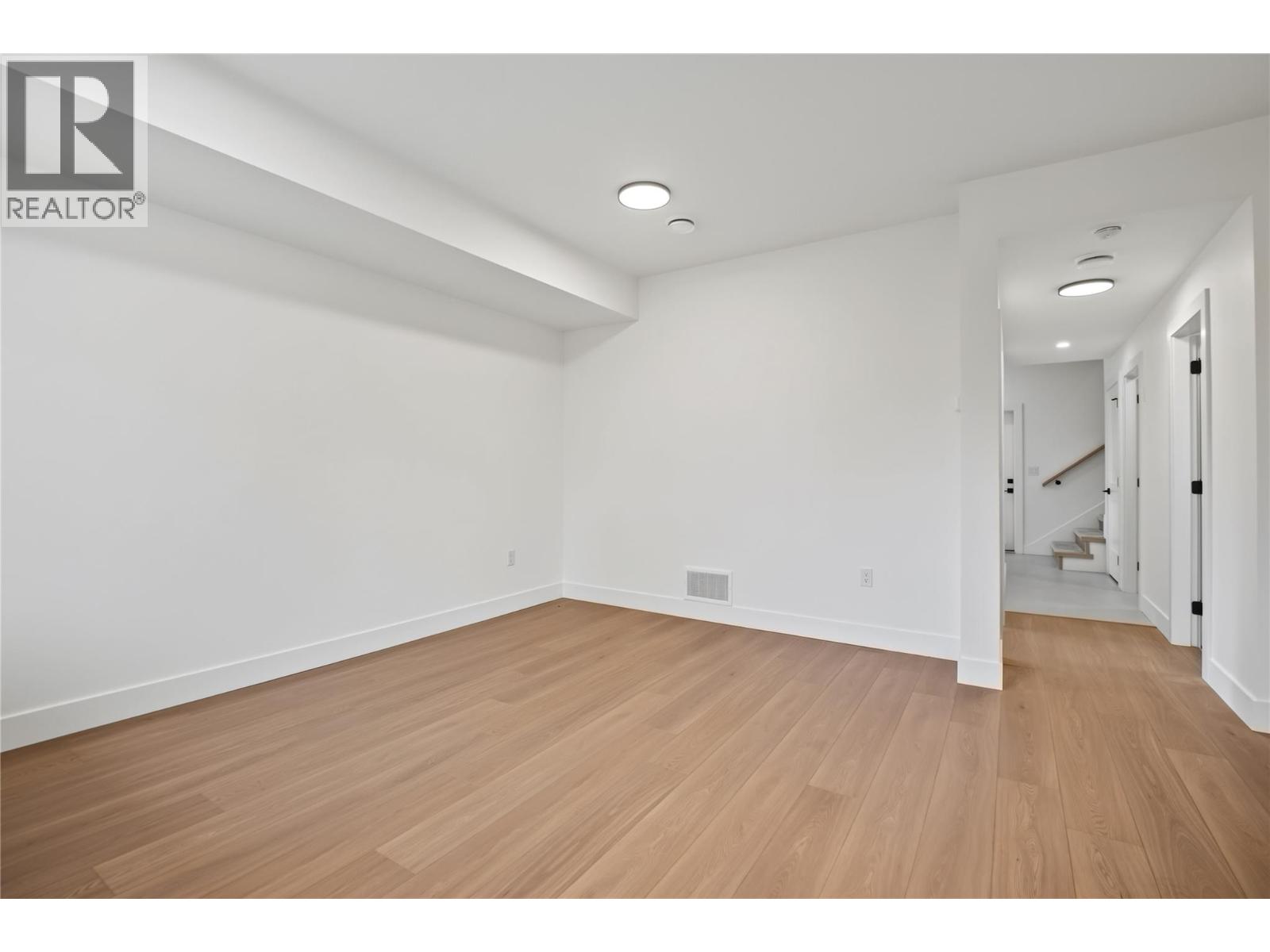 302 Sumac Road W