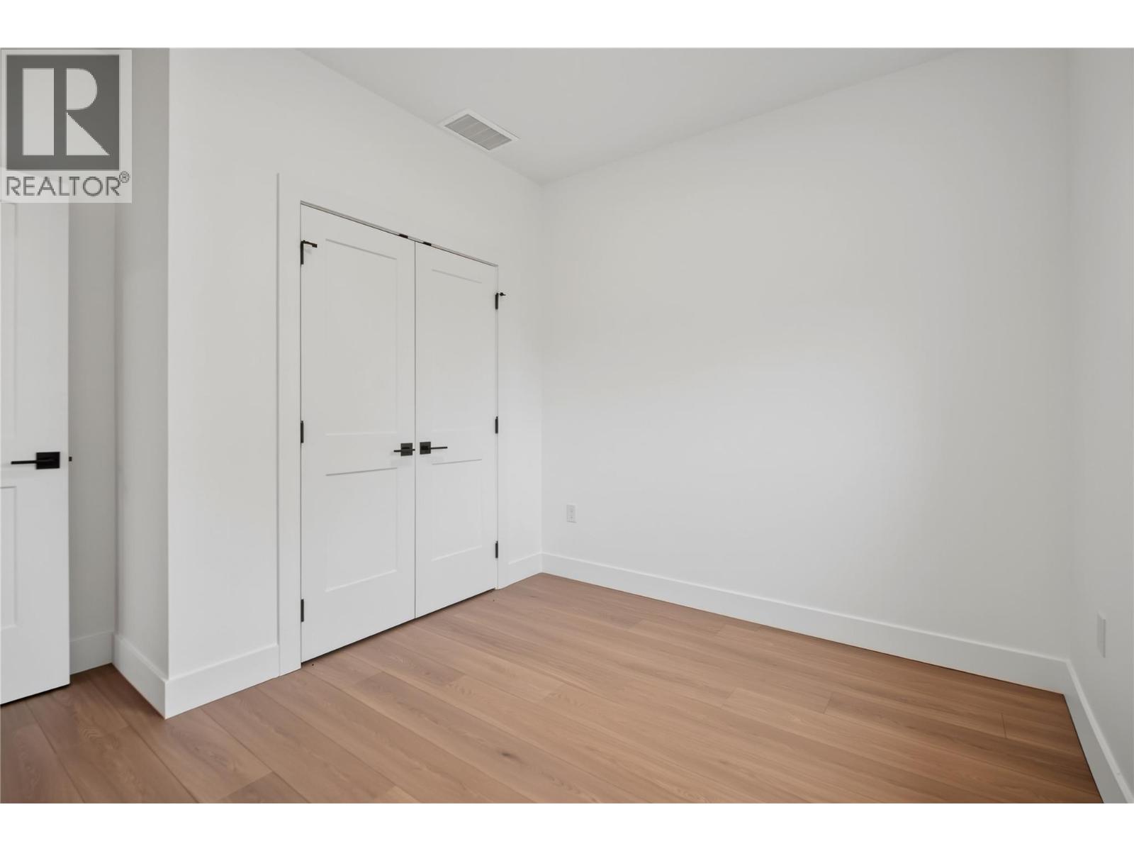 302 Sumac Road W