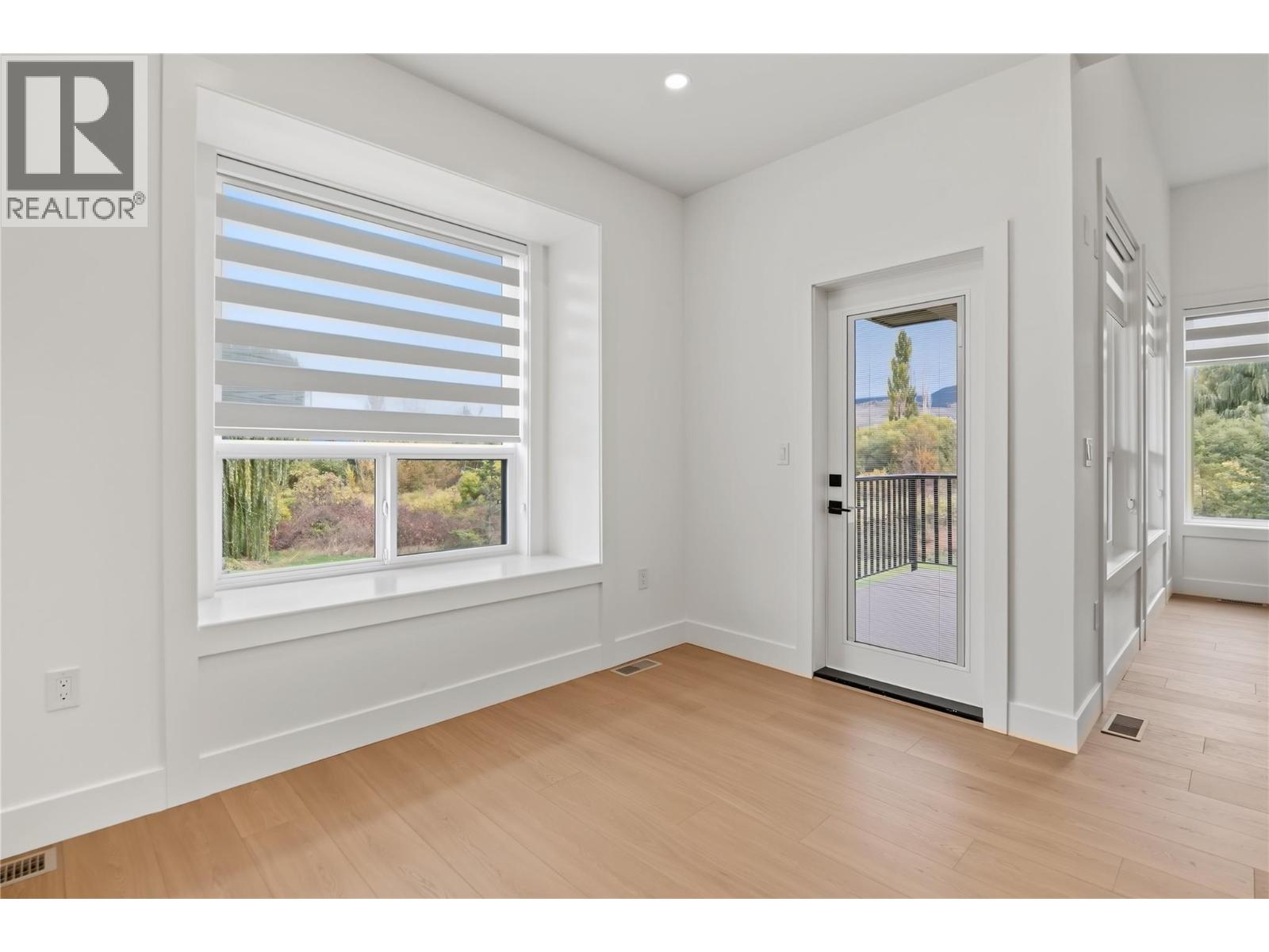 302 Sumac Road W