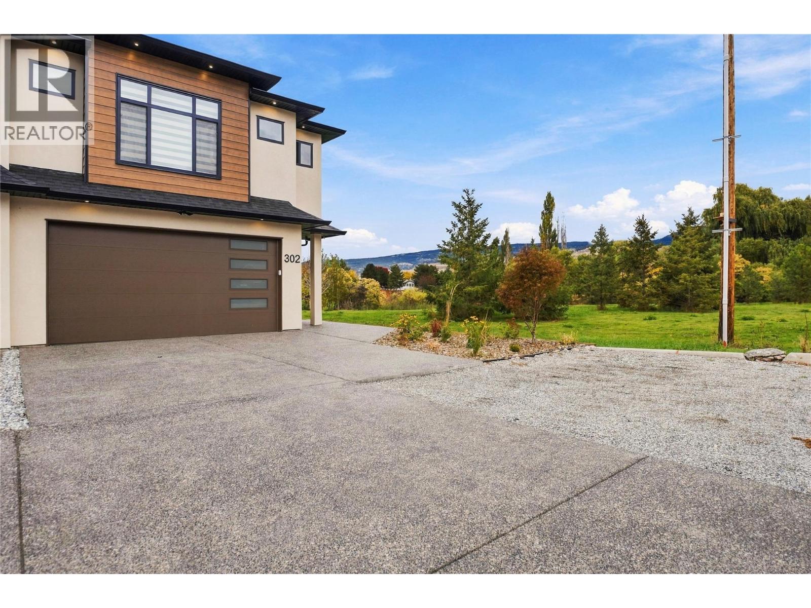 302 Sumac Road W