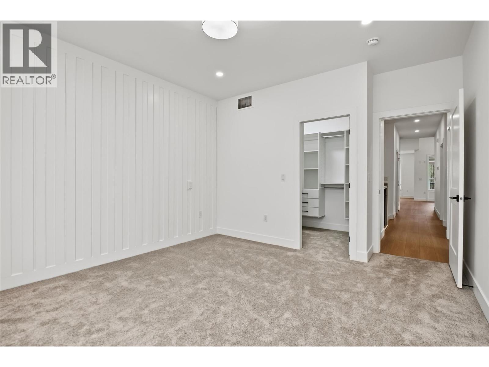 302 Sumac Road W