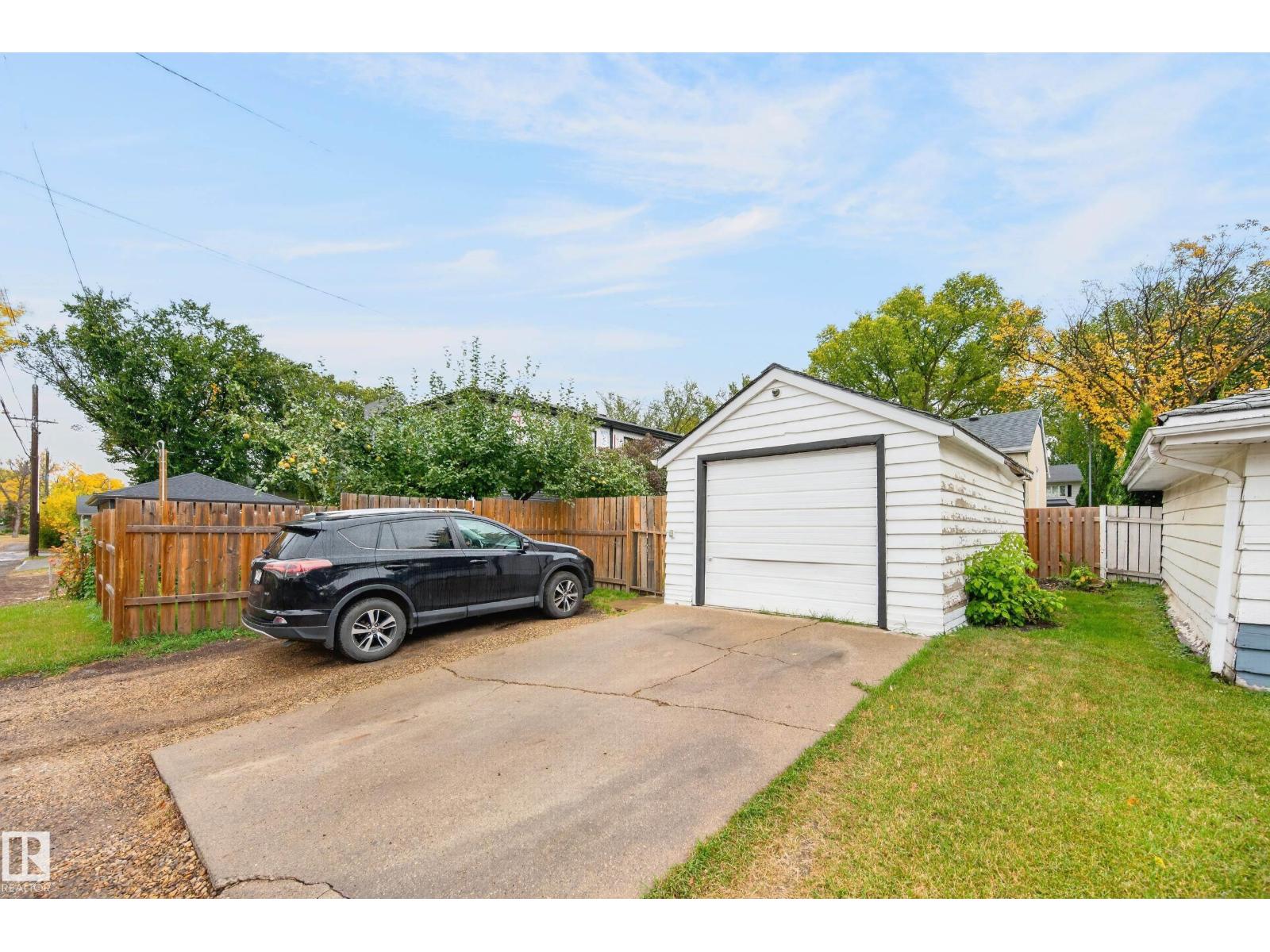 8812 79 ST NW