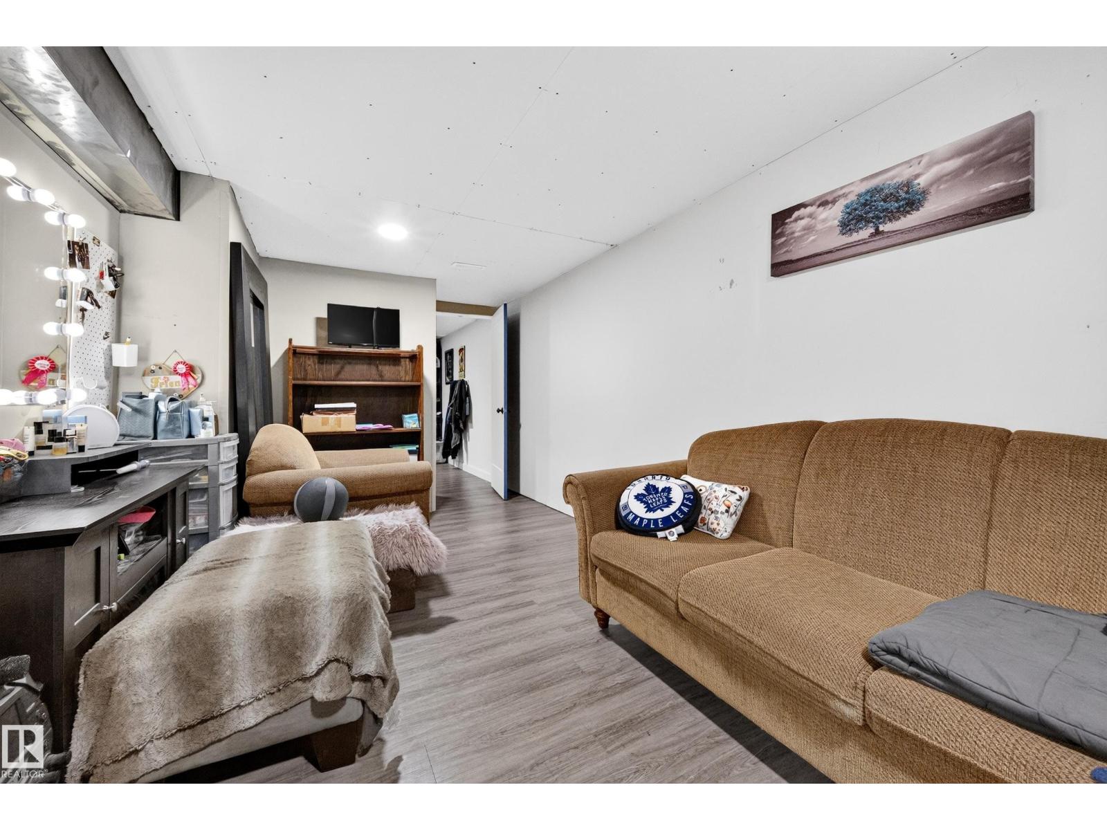 8812 79 ST NW
