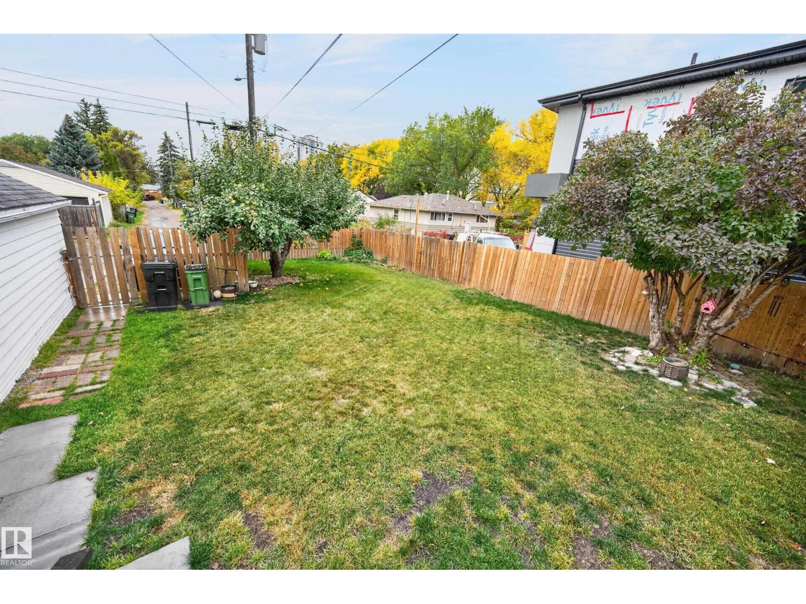 8812 79 ST NW