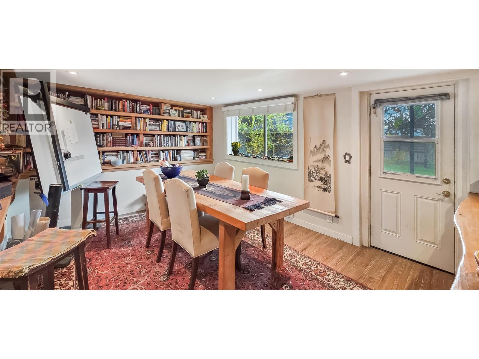 468 Sixth Avenue