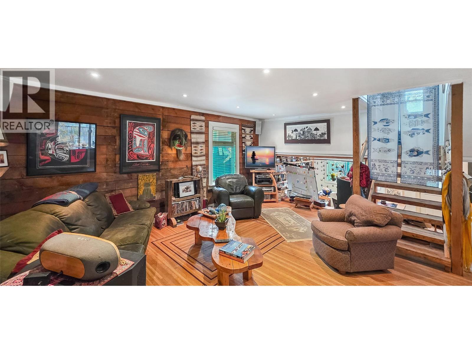468 Sixth Avenue