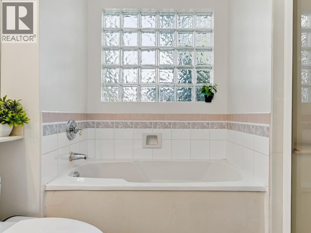 308 1150 LYNN VALLEY ROAD