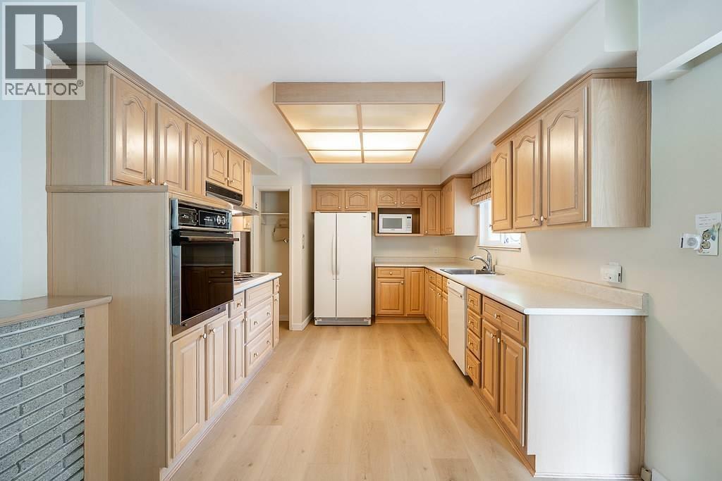 8140 Hunter Street, Burnaby, British Columbia  V5A 2B9 - Photo 3 - R3175917