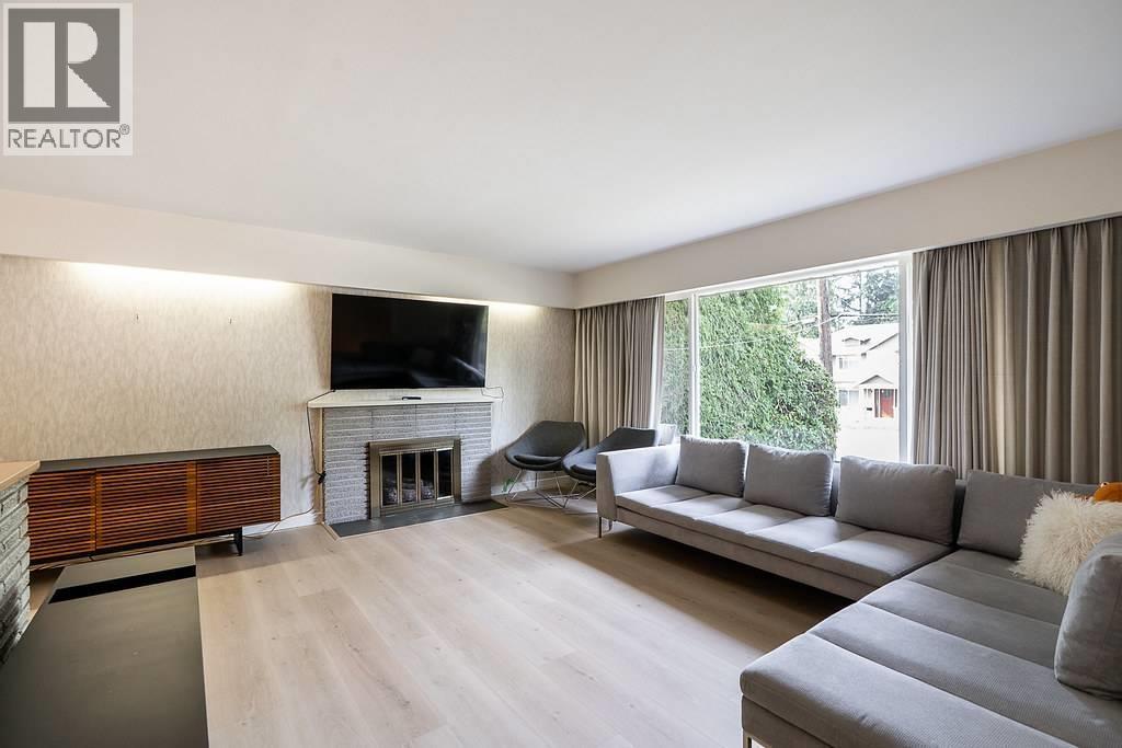 8140 Hunter Street, Burnaby, British Columbia  V5A 2B9 - Photo 6 - R3175917