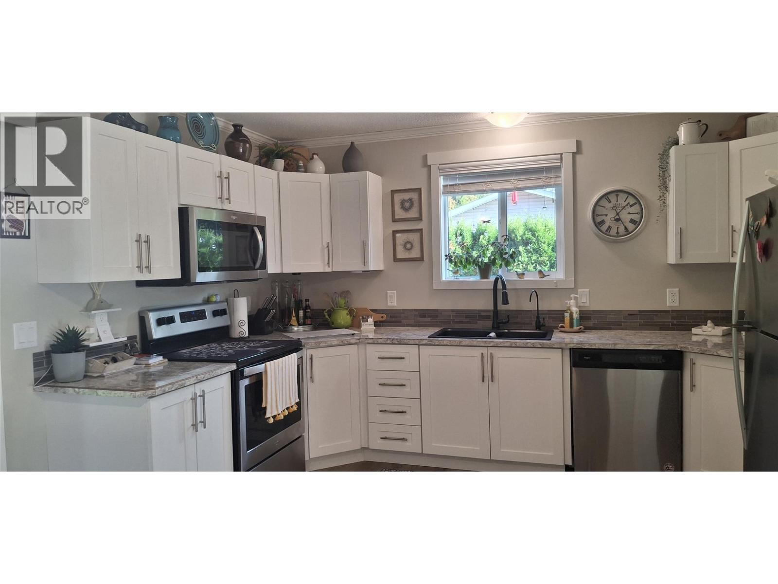 726 Whitehead Street, Sicamous, British Columbia  V0E 2V1 - Photo 2 - 10403681
