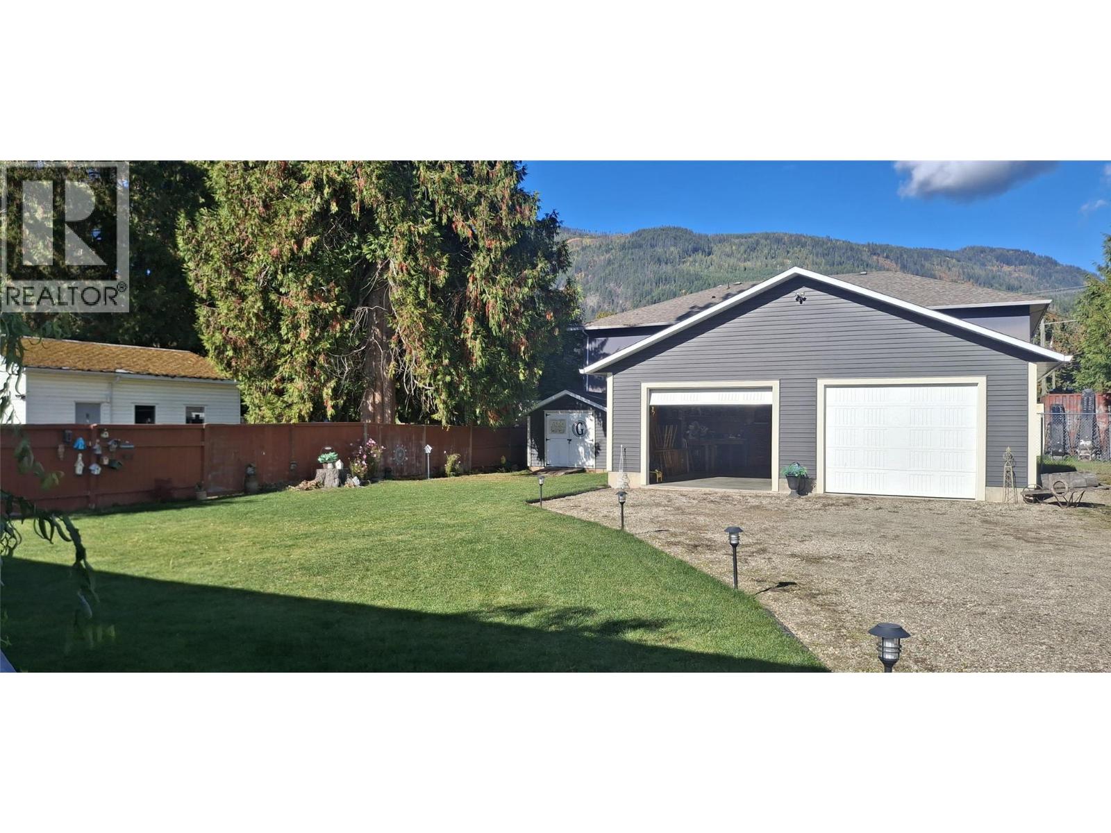726 Whitehead Street, Sicamous, British Columbia  V0E 2V1 - Photo 30 - 10403681