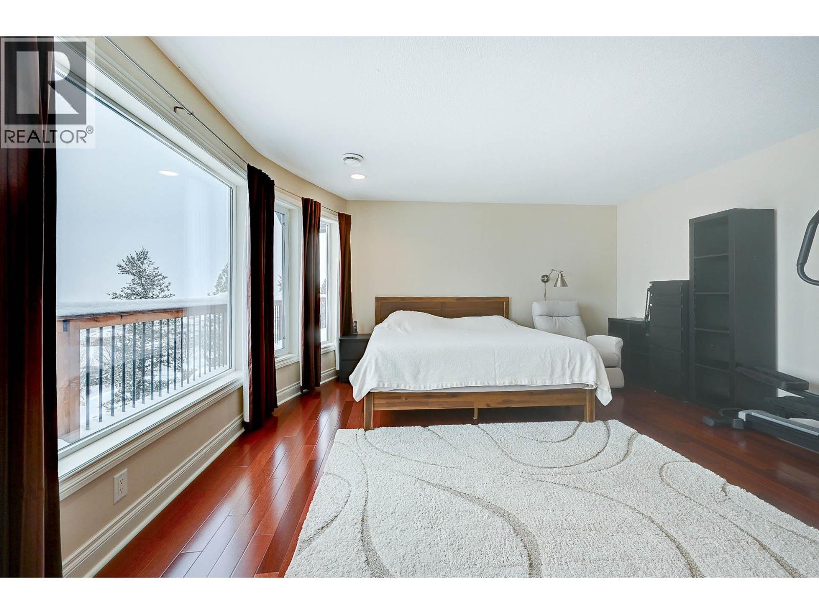 422 AZURE Place