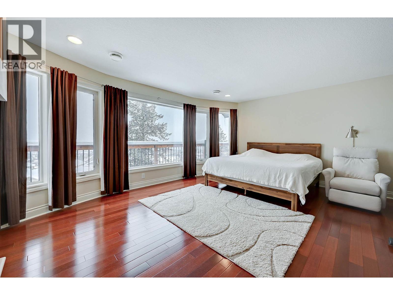422 AZURE Place