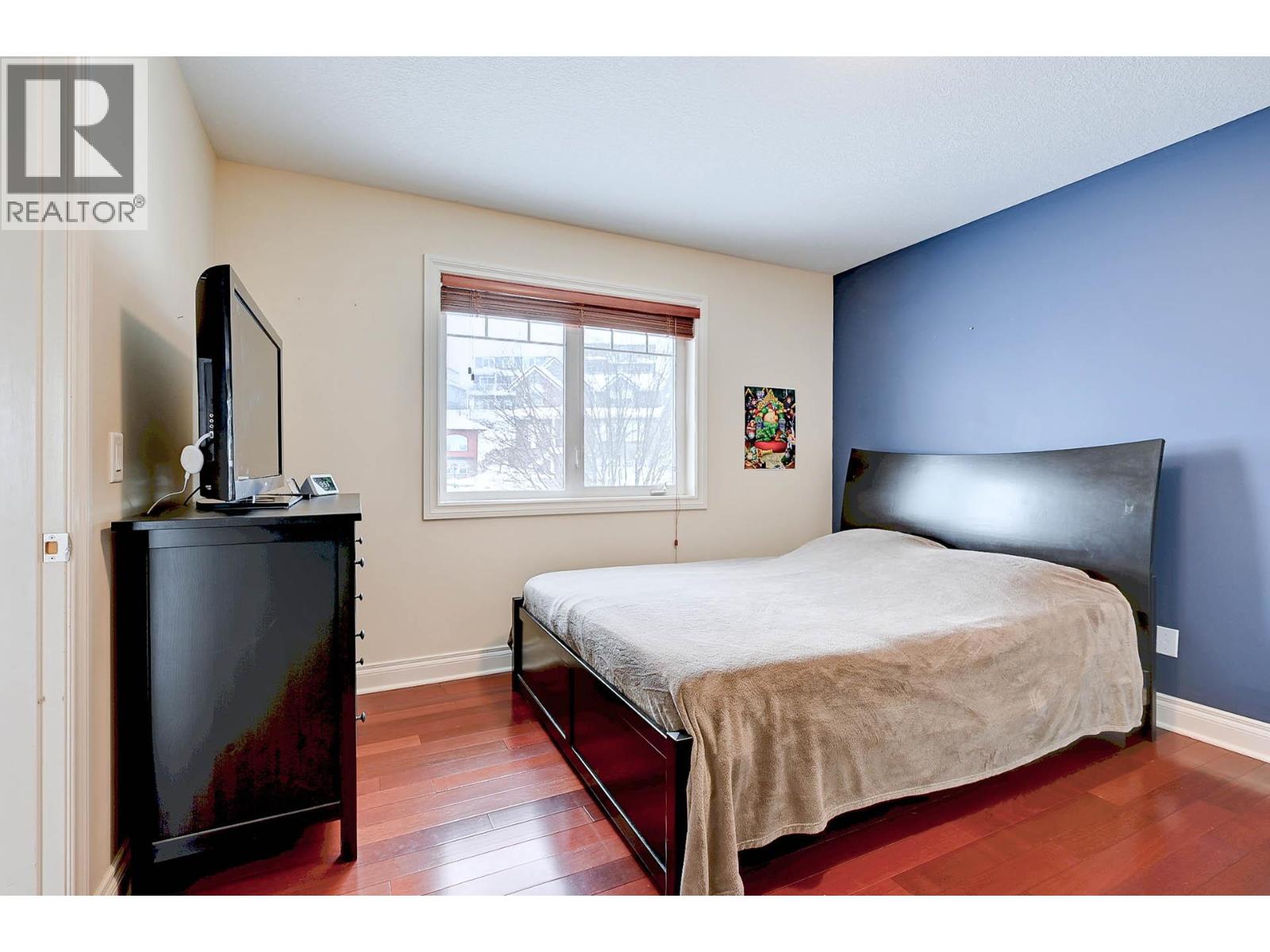 422 AZURE Place