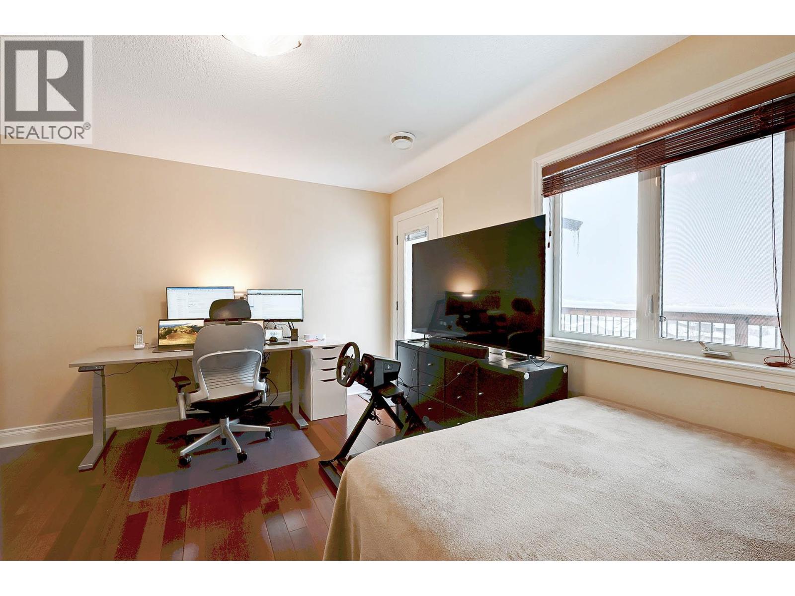 422 AZURE Place