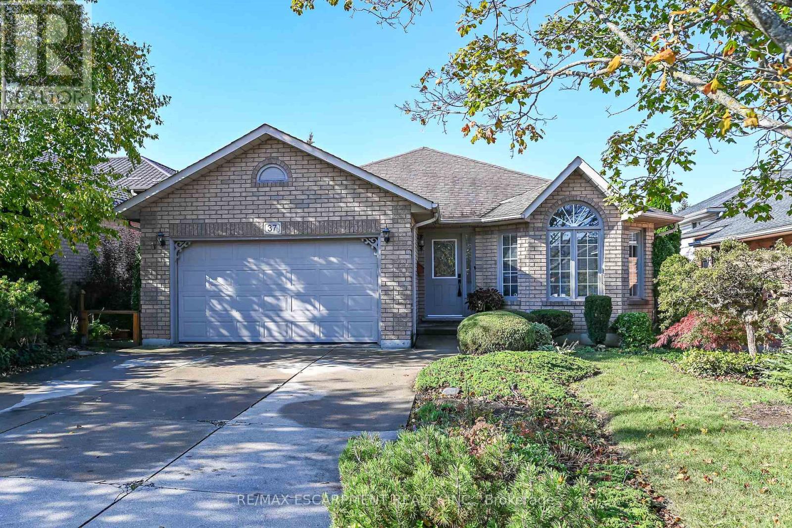 37 GLENHOLLOW DRIVE, Hamilton, Ontario