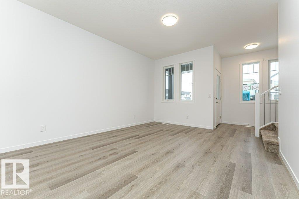 6407 63 St