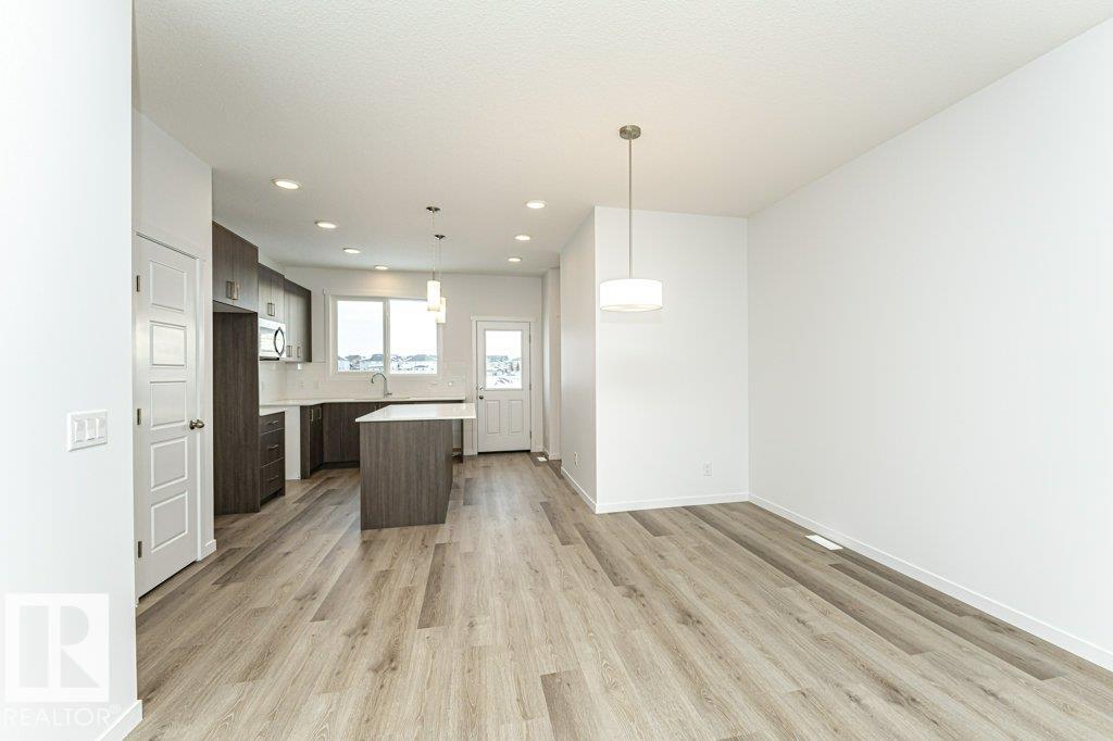 6407 63 St