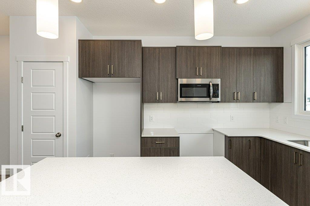6407 63 St