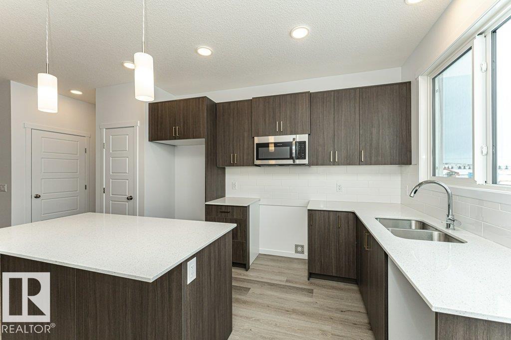 6407 63 St
