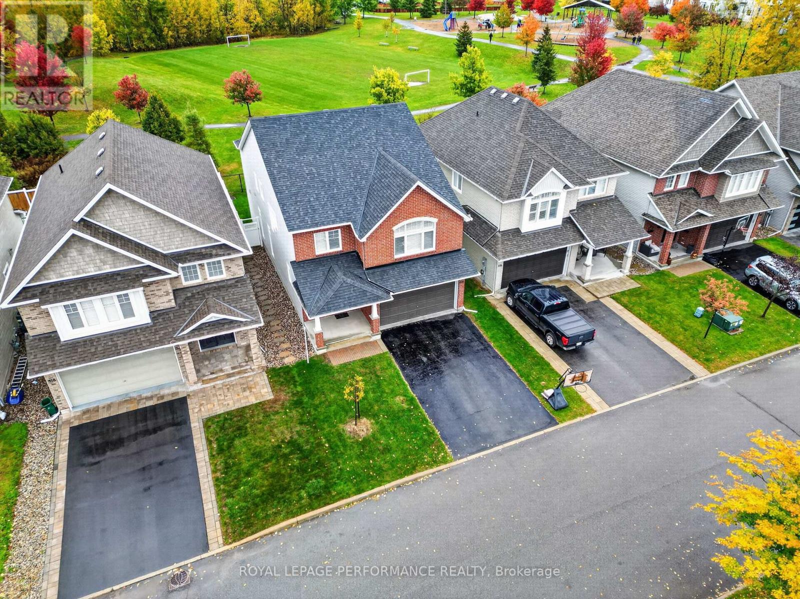 816 AZURE STREET, ottawa, Ontario