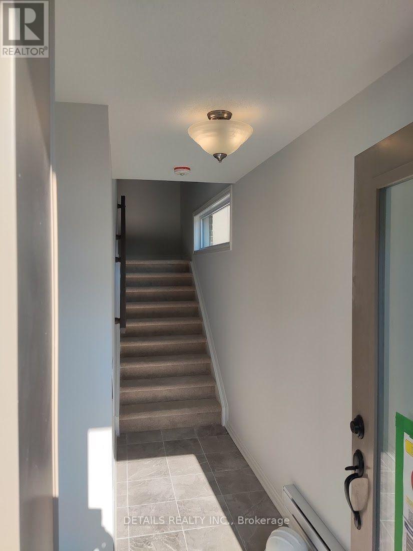 800 Kiniw Private, Ottawa, Ontario  K1K 5A3 - Photo 2 - X14084570