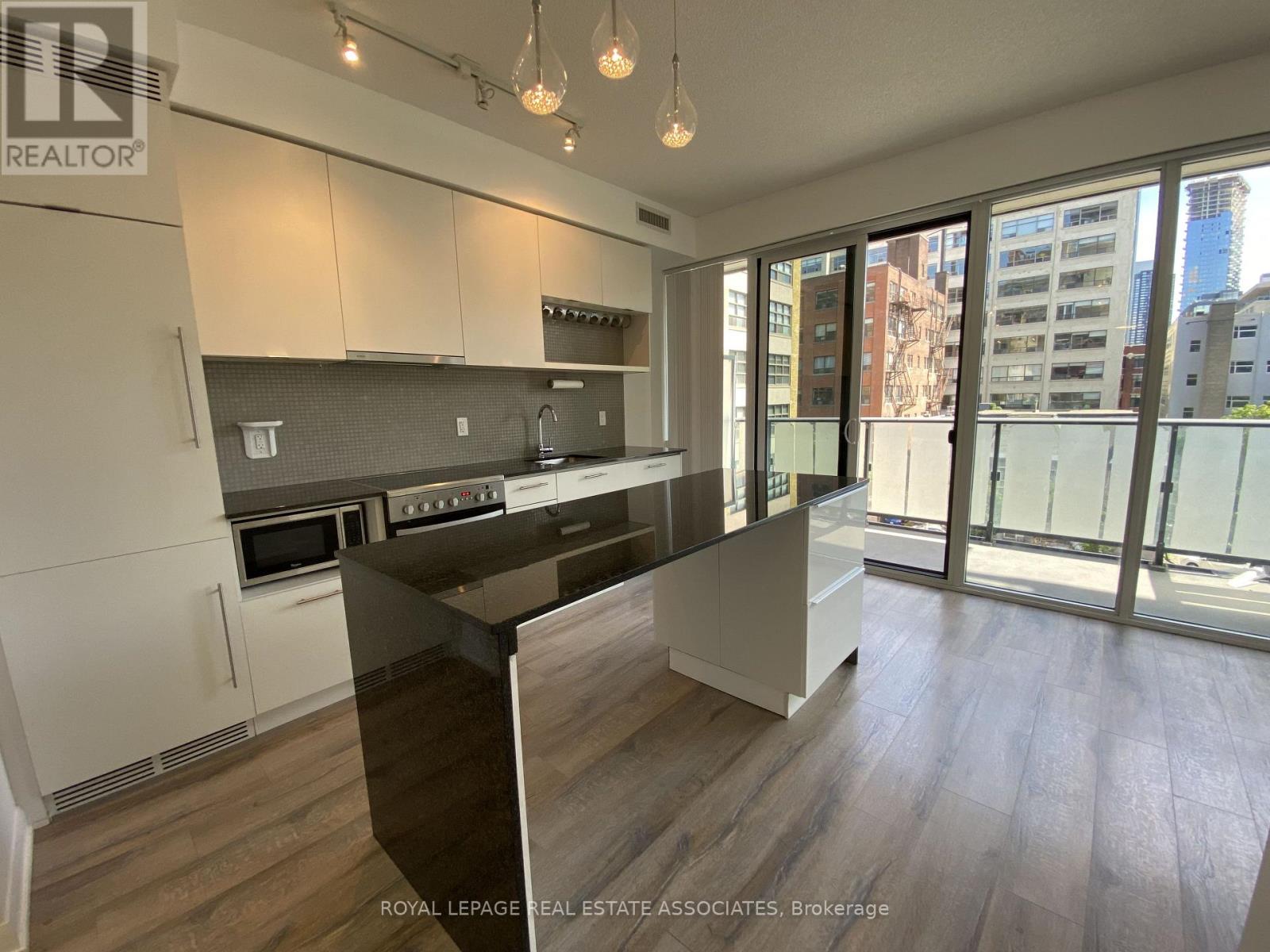 405 - 435 RICHMOND STREET W, Toronto, Ontario