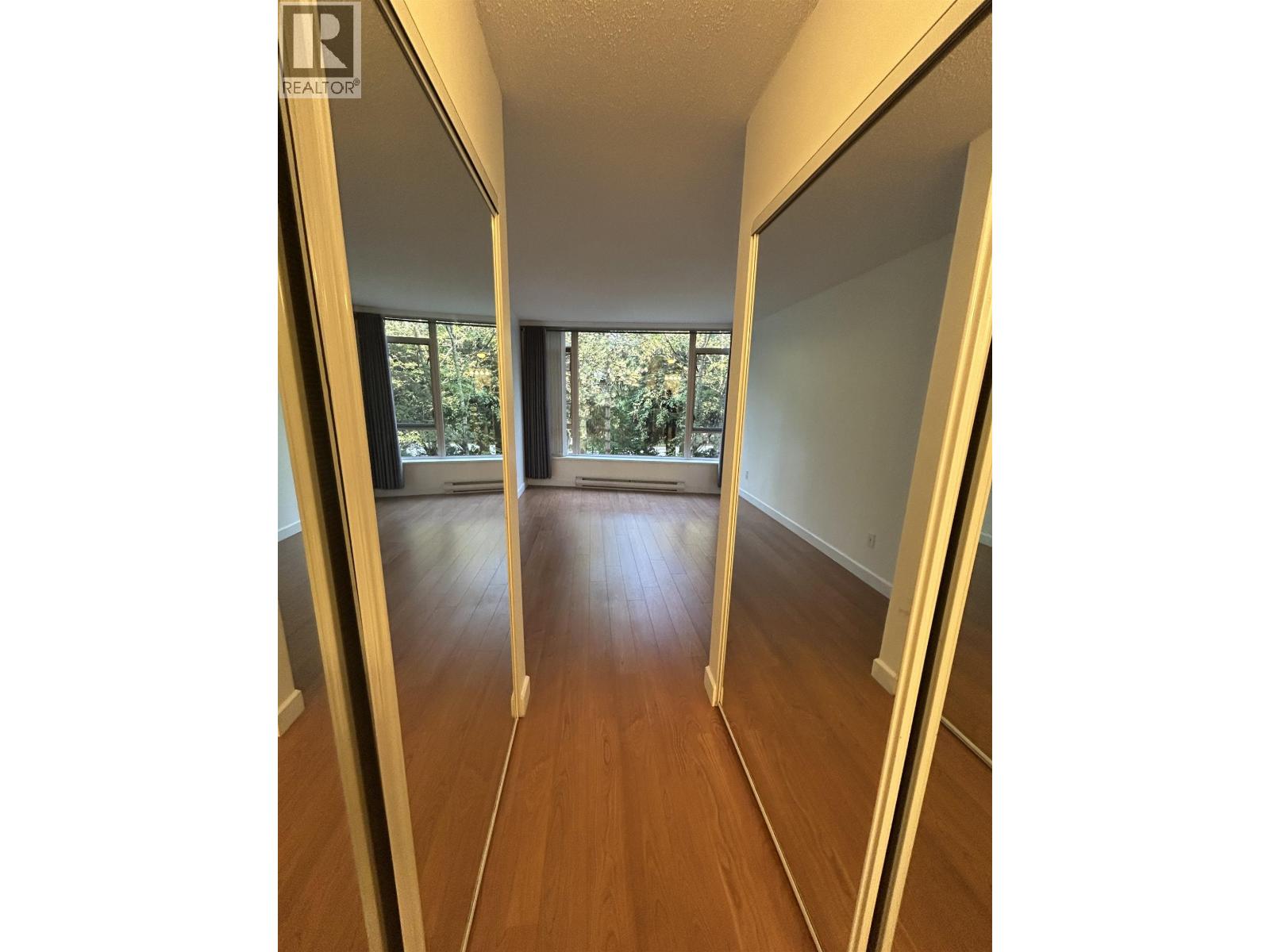 201 4689 Hazel Street, Burnaby, British Columbia  V5H 4R6 - Photo 3 - R3174331