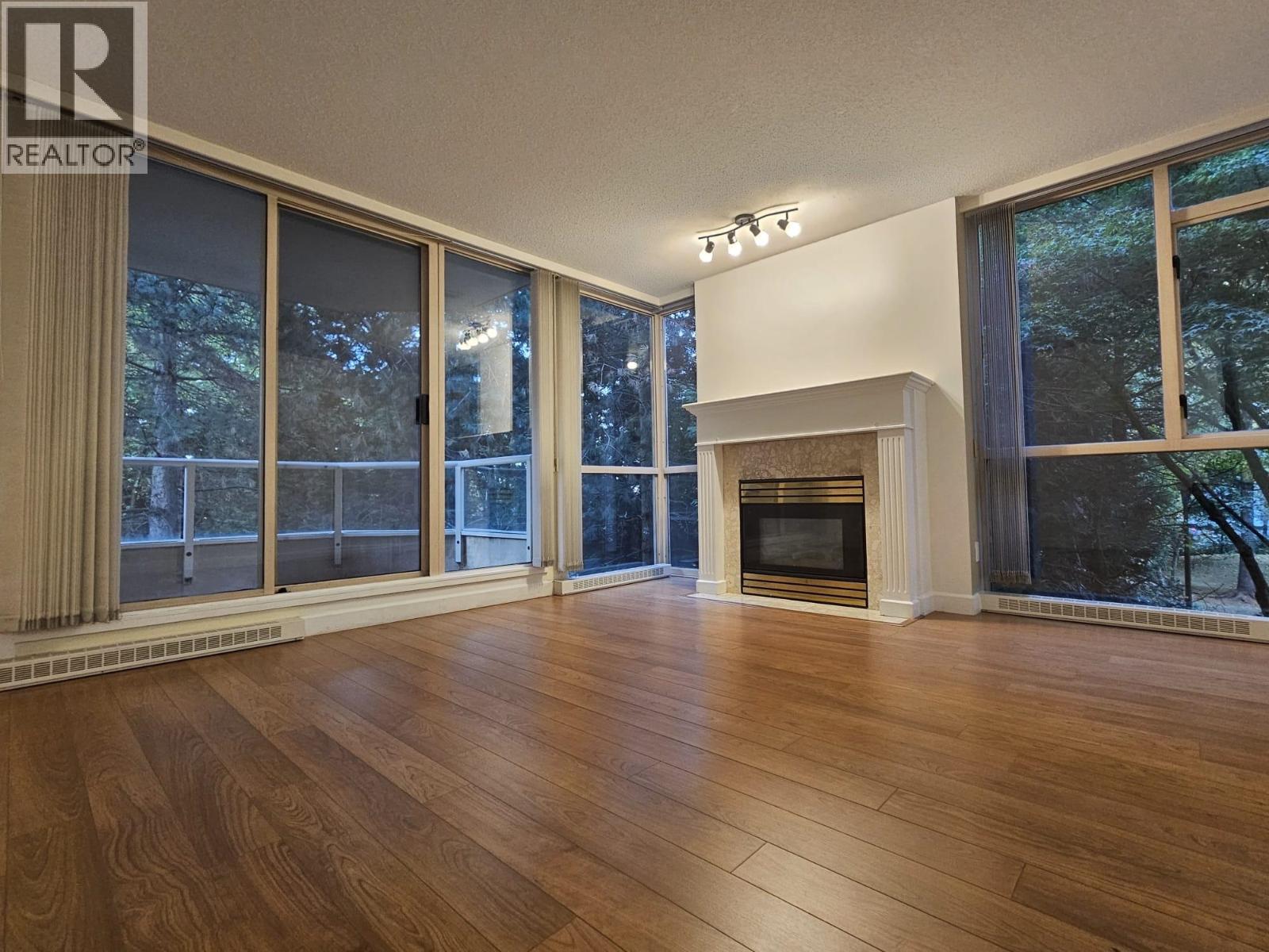 201 4689 Hazel Street, Burnaby, British Columbia  V5H 4R6 - Photo 2 - R3174331