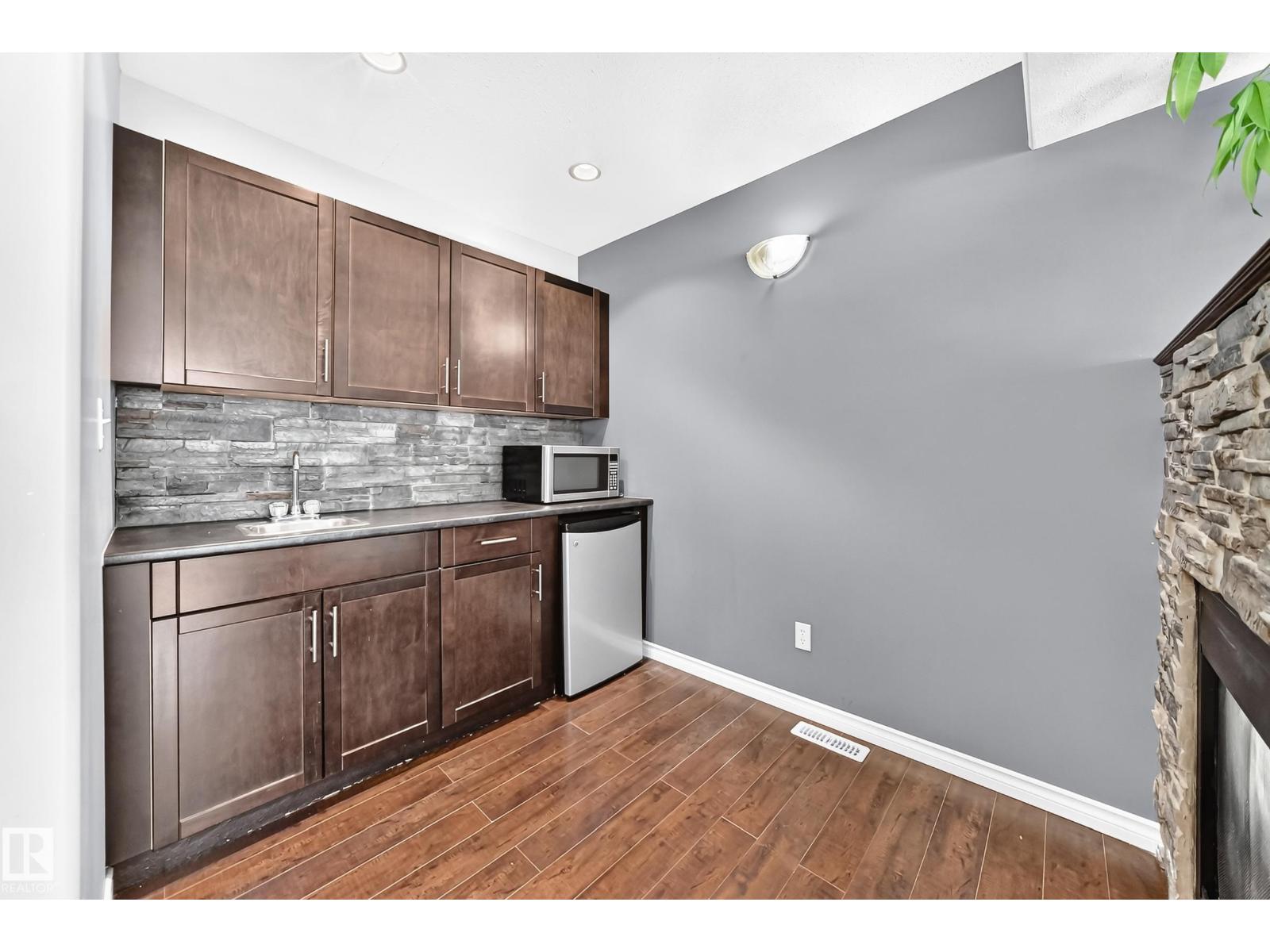 21211 59 AV NW
