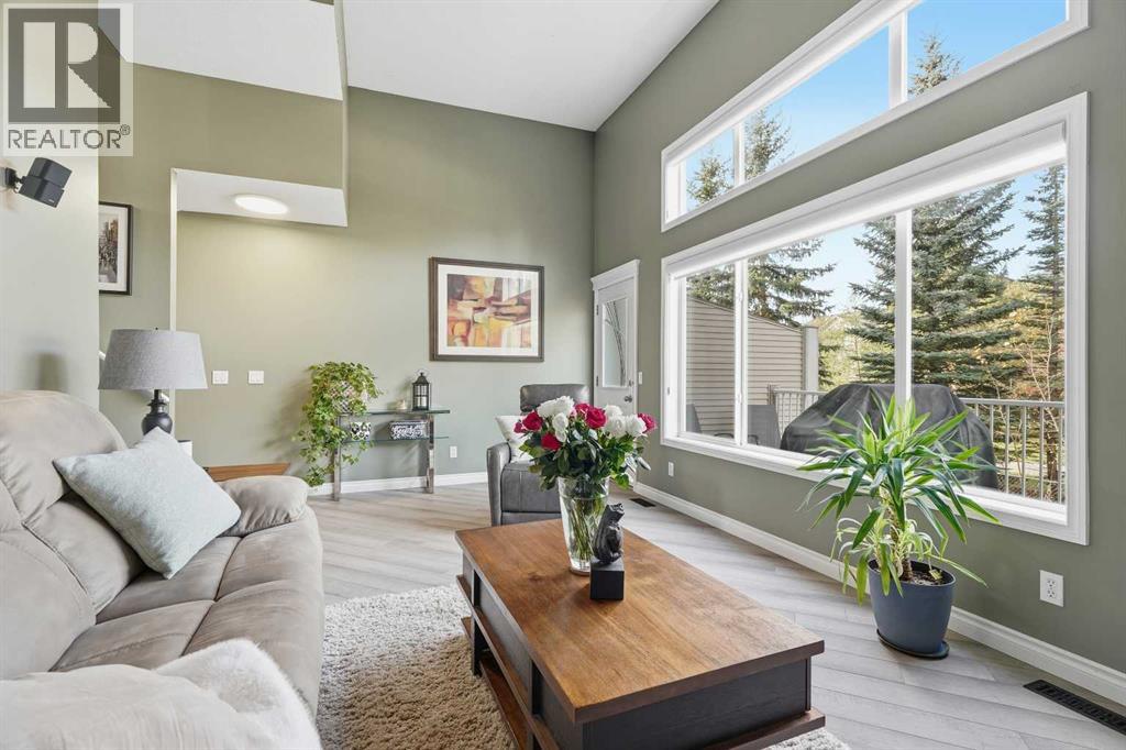 34 Crystal Shores Cove, Okotoks, Alberta T1S 2B3 - Photo 4 - A2351921