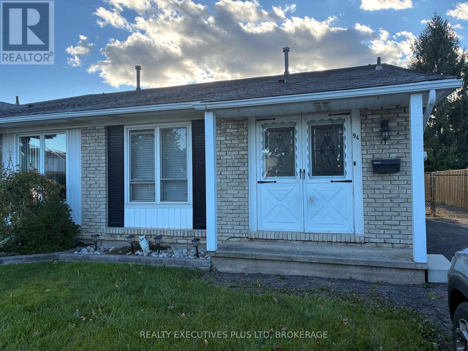 94 Carriage Road, St. Catharines, Ontario L2P 3S8 - Photo 3 - X13864780