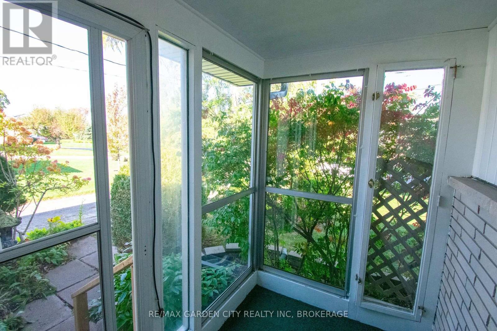 15 Karen Crescent, Grimsby (Grimsby West), Ontario  L3M 2E3 - Photo 3 - X14084666