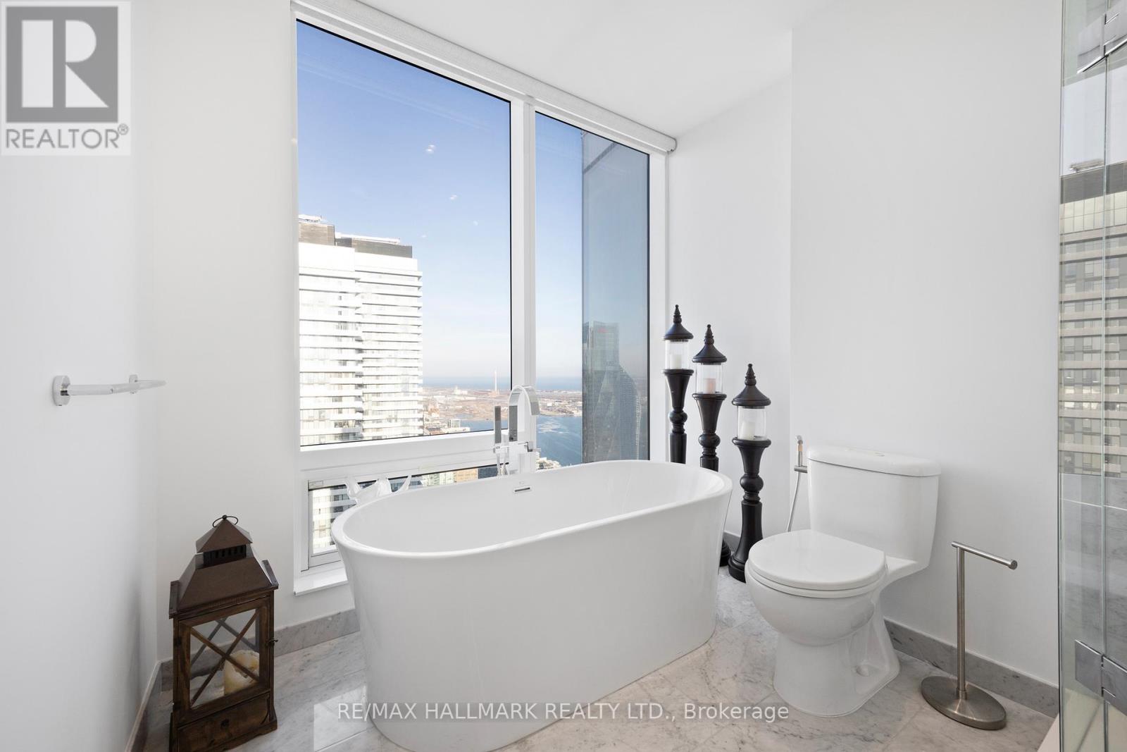 6403 - 10 York Street, Toronto (Waterfront Communities), Ontario  M5J 0E1 - Photo 21 - C14084628