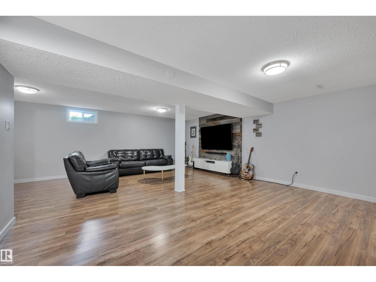 132 GARLAND CR