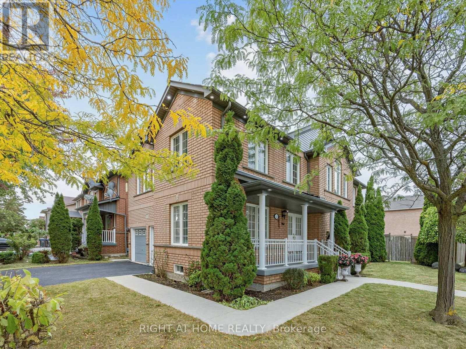 106 Worthington Avenue, Brampton, Ontario  L7A 2E8 - Photo 2 - W14084678