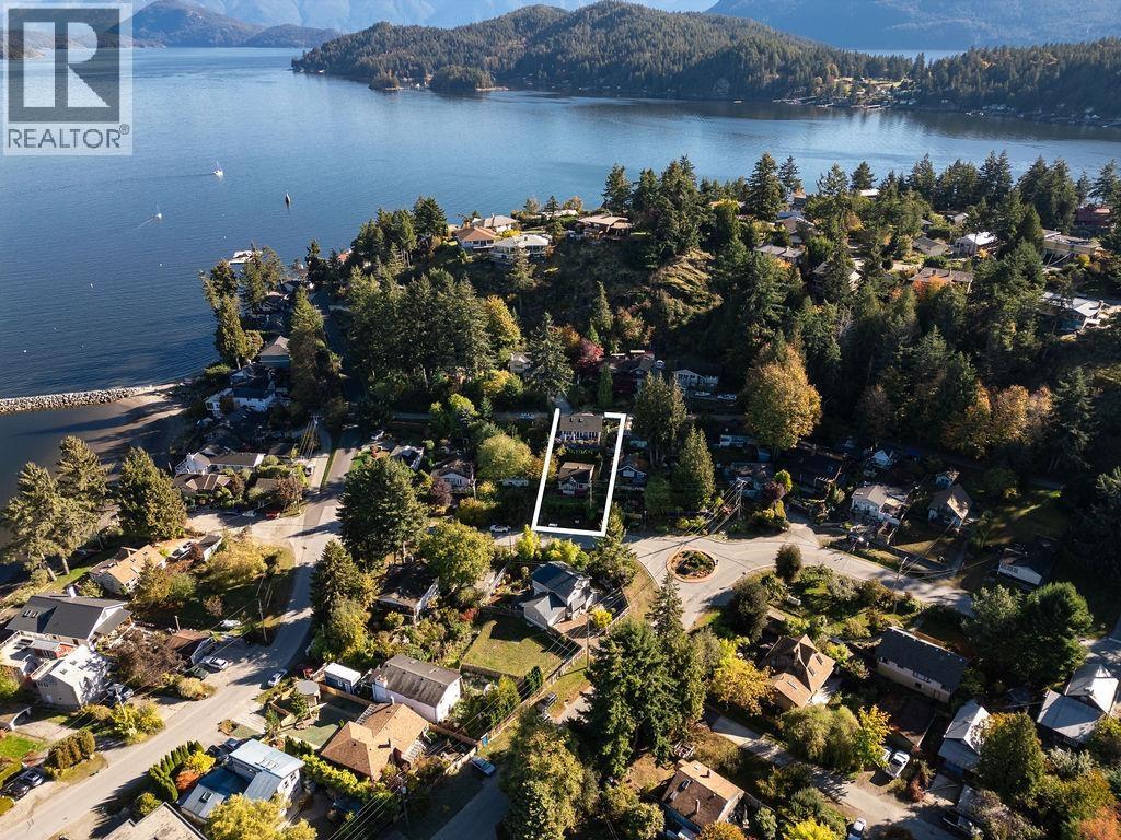 354 HEADLANDS ROAD, gibsons, British Columbia