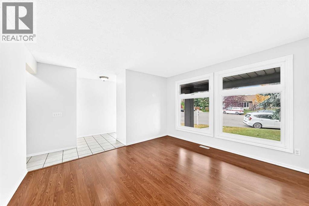 31 Ranchero Bay NW, Calgary, Alberta  T3G 1B6 - Photo 18 - A2315759