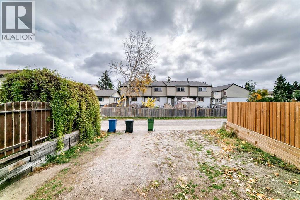 31 Ranchero Bay NW, Calgary, Alberta  T3G 1B6 - Photo 32 - A2315759