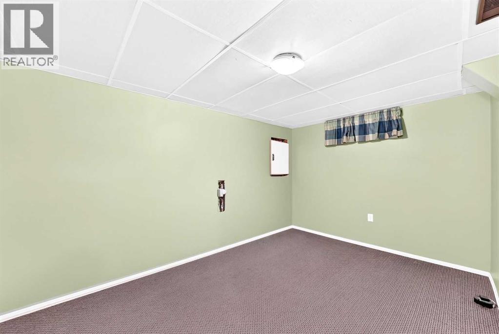 31 Ranchero Bay NW, Calgary, Alberta  T3G 1B6 - Photo 28 - A2315759