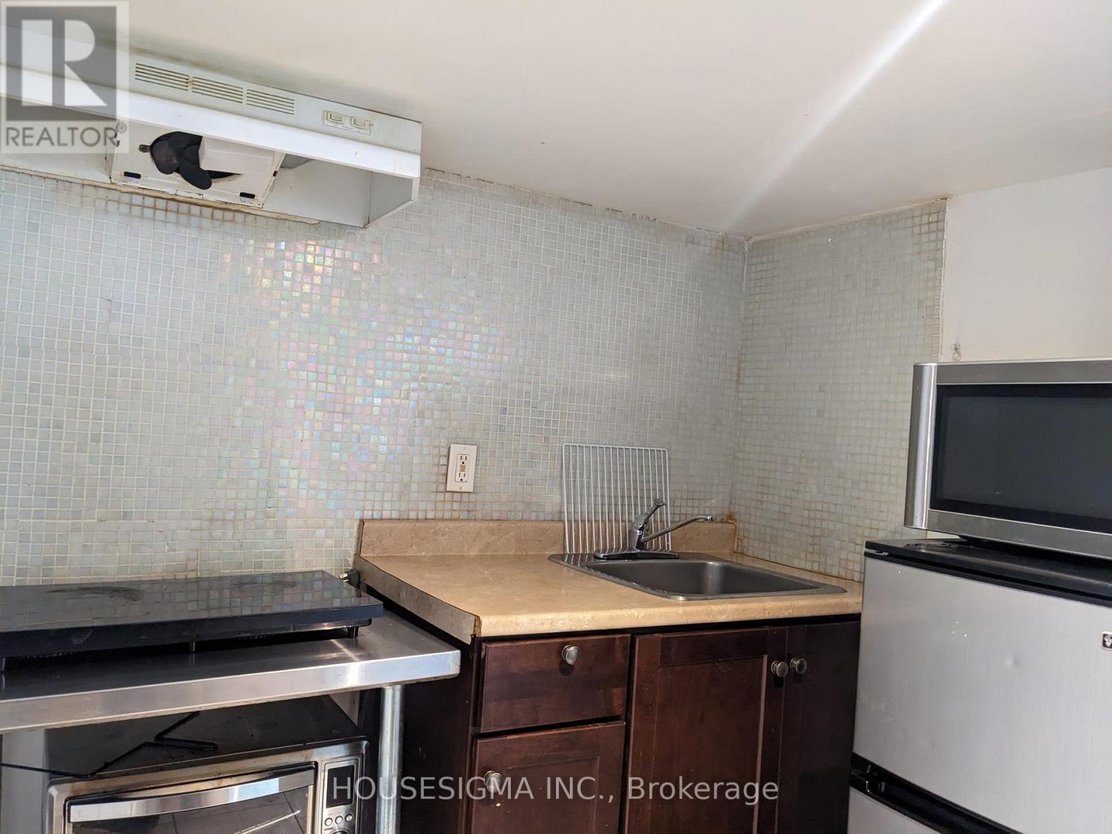 888 Dundas Street E, Toronto, Ontario  M4M 1R3 - Photo 15 - E14083884