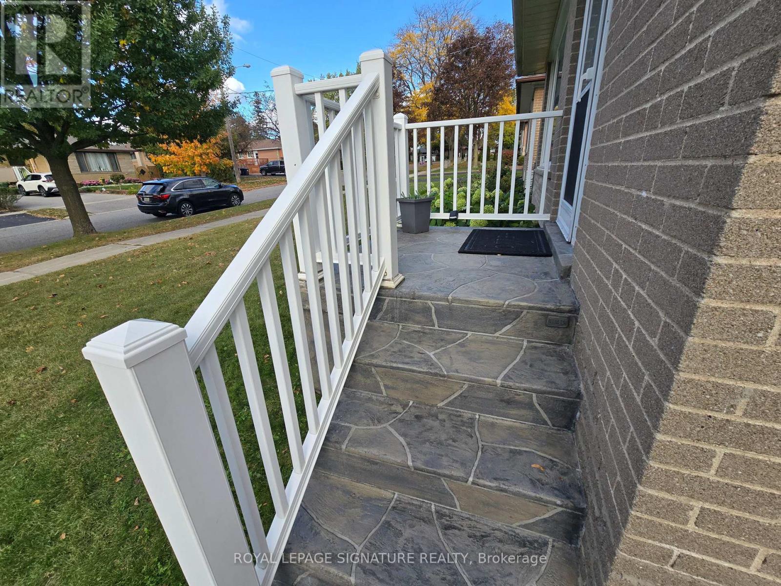 7 Scotchdale Avenue, Toronto, Ontario  M1J 2N4 - Photo 2 - E14084438